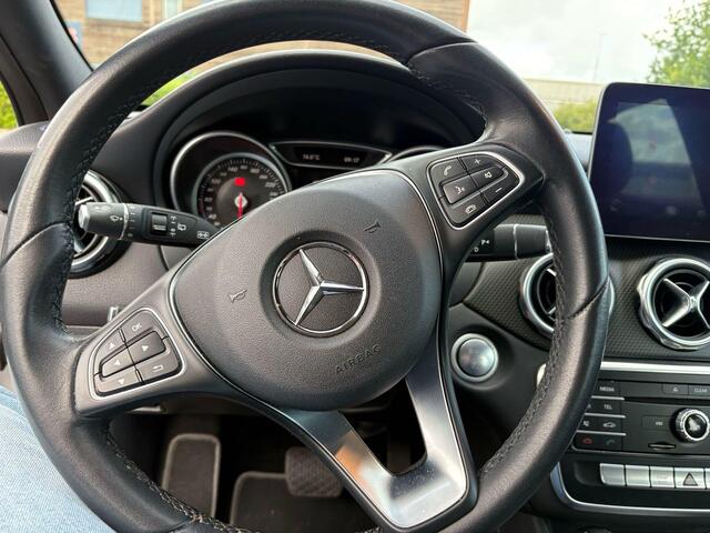 Mercedes-Benz GLA-KLASSE 180 Business Solution | Automaat | Trekhaak | Elek. Kofferklep | Camera |