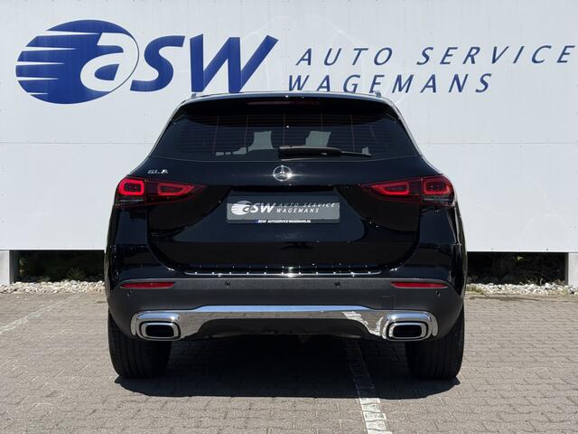 Mercedes-Benz GLA-KLASSE 200 Business Solution Luxury | Trekhaak | Ambient Light | LED | 18 inch