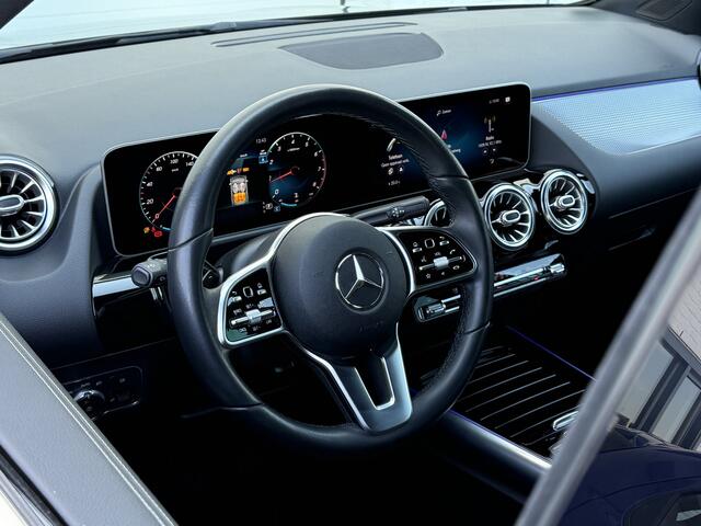 Mercedes-Benz GLA-KLASSE 200 Business Solution Luxury | Trekhaak | Ambient Light | LED | 18 inch