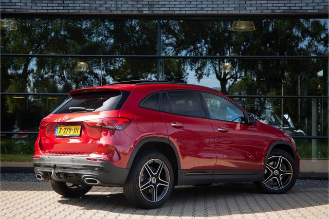 Mercedes-Benz GLA-KLASSE 250 e Business Solution AMG Limited , Panoramadak, Trekhaak, Sfeerverlichting,