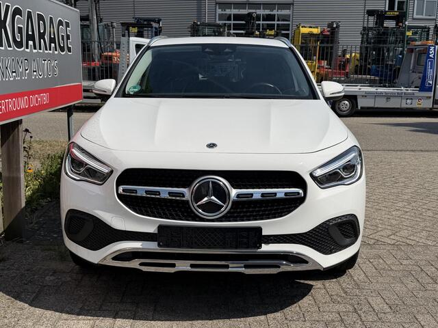 Mercedes-Benz GLA-KLASSE 250 e Business Solution Luxury Limited 18"/Trekhaak/Stoelverwarming/Sfeerverlichting/Camera/PDC v+a/Apple Carplay & Android Auto