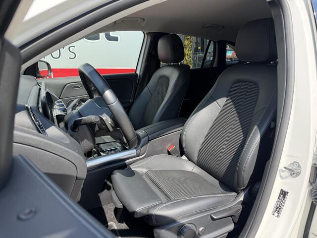Mercedes-Benz GLA-KLASSE 250 e Business Solution Luxury Limited 18"/Trekhaak/Stoelverwarming/Sfeerverlichting/Camera/PDC v+a/Apple Carplay & Android Auto