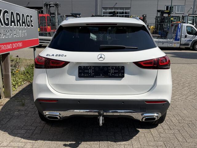 Mercedes-Benz GLA-KLASSE 250 e Business Solution Luxury Limited 18"/Trekhaak/Stoelverwarming/Sfeerverlichting/Camera/PDC v+a/Apple Carplay & Android Auto