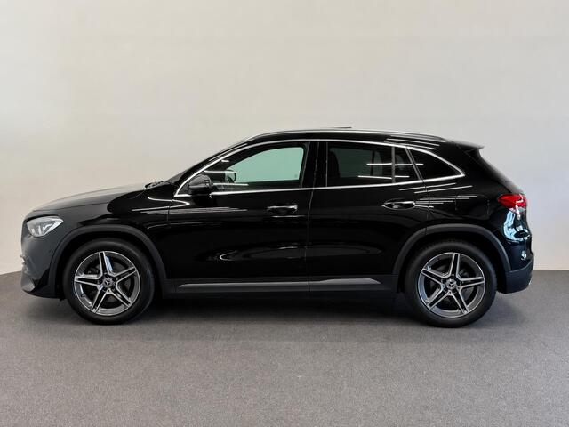 Mercedes-Benz GLA-KLASSE 200 AMG Line Business Solution Automaat Panoramadak Camera Stoelverwarming Ambient Lighting