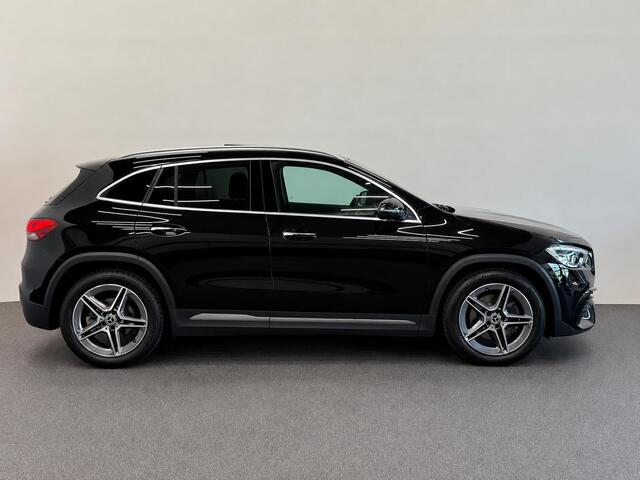 Mercedes-Benz GLA-KLASSE 200 AMG Line Business Solution Automaat Panoramadak Camera Stoelverwarming Ambient Lighting