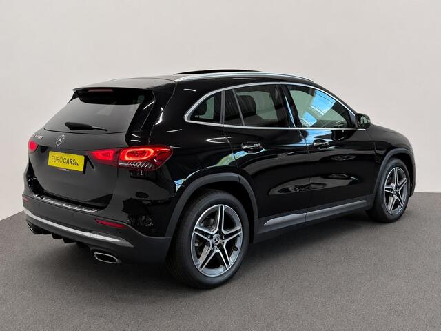 Mercedes-Benz GLA-KLASSE 200 AMG Line Business Solution Automaat Panoramadak Camera Stoelverwarming Ambient Lighting