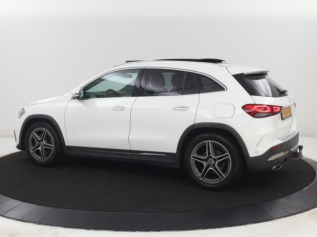 Mercedes-Benz GLA-KLASSE 200 AMG Line | Panoramadak | Trekhaak | Head up | Memory | Camera | Park assist | Sfeerverlichting | Full LED | Half Leder | Stoelverwarming | Cruise control | Carplay