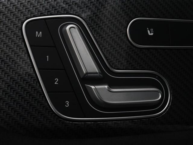 Mercedes-Benz GLA-KLASSE 200 AMG Line | Panoramadak | Trekhaak | Head up | Memory | Camera | Park assist | Sfeerverlichting | Full LED | Half Leder | Stoelverwarming | Cruise control | Carplay