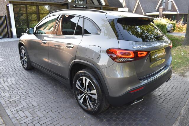 Mercedes-Benz GLA-KLASSE 250 e AMG Line 262 PK, ACC, Half Leer, ACC NIEUWST.