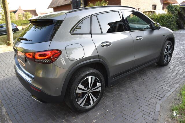 Mercedes-Benz GLA-KLASSE 250 e AMG Line 262 PK, ACC, Half Leer, ACC NIEUWST.