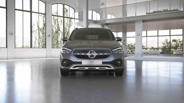 Mercedes-Benz GLA-KLASSE 250 e Progressive | Panoramadak | Trekhaak | Widescreen | 20" lichtmetalen velgen | Stoelverwarming | Getint glas | LED High Performance koplampen |