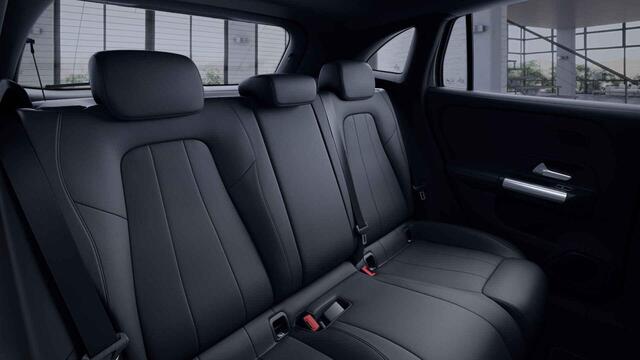 Mercedes-Benz GLA-KLASSE 250 e Progressive | Panoramadak | Trekhaak | Widescreen | 20" lichtmetalen velgen | Stoelverwarming | Getint glas | LED High Performance koplampen |