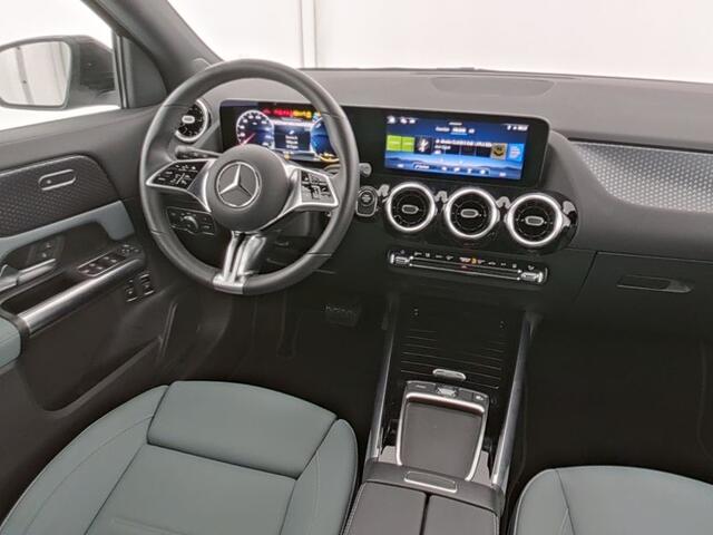 Mercedes-Benz GLA-KLASSE 250 e Luxury Line Ledkoplampen | Parkeerpakket met achteruitrijcamera | Stoel en Stuurverwarming | Inclusief 24 maanden MB Certified garantie voor Europa.