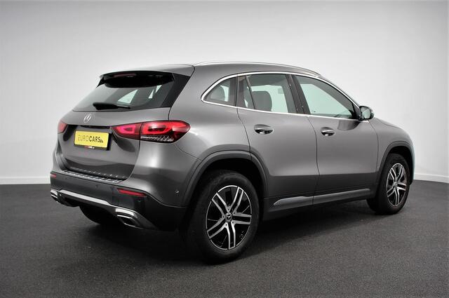 Mercedes-Benz GLA-KLASSE 200 Progressive Automaat Navigatie Climate control Cruise Control LED Elektrische Achterklep Lichtmetalen Velgen Camera