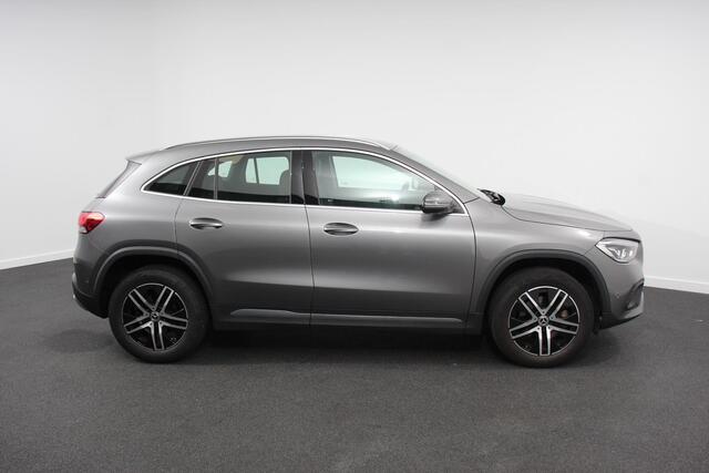 Mercedes-Benz GLA-KLASSE 200 Progressive Automaat Navigatie Climate control Cruise Control LED Elektrische Achterklep Lichtmetalen Velgen Camera