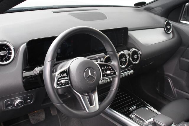 Mercedes-Benz GLA-KLASSE 200 Progressive Automaat Navigatie Climate control Cruise Control LED Elektrische Achterklep Lichtmetalen Velgen Camera
