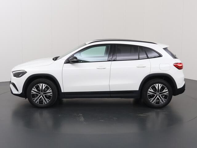 Mercedes-Benz GLA-KLASSE 250 e Luxury Line | Night pakket | Elektrisch wegklapbare trekhaak | Stoelverwarming | Winter pakket |