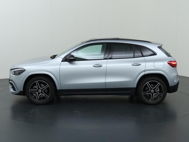 Mercedes-Benz GLA-KLASSE 250e Business Solution AMG | Night | Trekhaak | Panoramaschuifdak | 360 Camera | Dodehoekassistent | Sfeerverlichting |