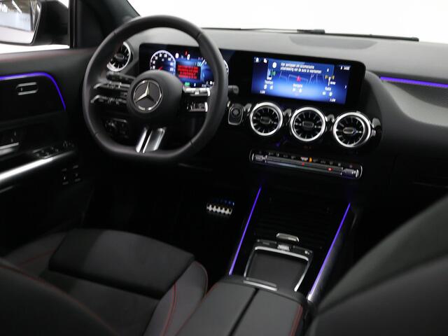 Mercedes-Benz GLA-KLASSE 250e Business Solution AMG | Night | Trekhaak | Panoramaschuifdak | 360 Camera | Dodehoekassistent | Sfeerverlichting |