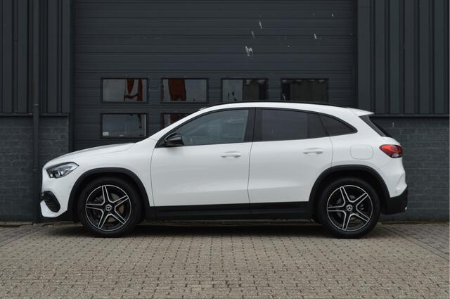 Mercedes-Benz GLA-KLASSE 200 Business Solution AMG | CAMERA | SFEERVERLICHTING | CARPLAY |