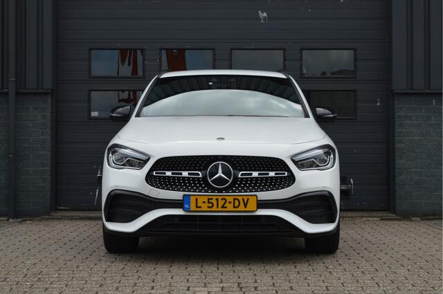 Mercedes-Benz GLA-KLASSE 200 Business Solution AMG | CAMERA | SFEERVERLICHTING | CARPLAY |