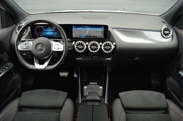 Mercedes-Benz GLA-KLASSE 200 Business Solution AMG | CAMERA | SFEERVERLICHTING | CARPLAY |
