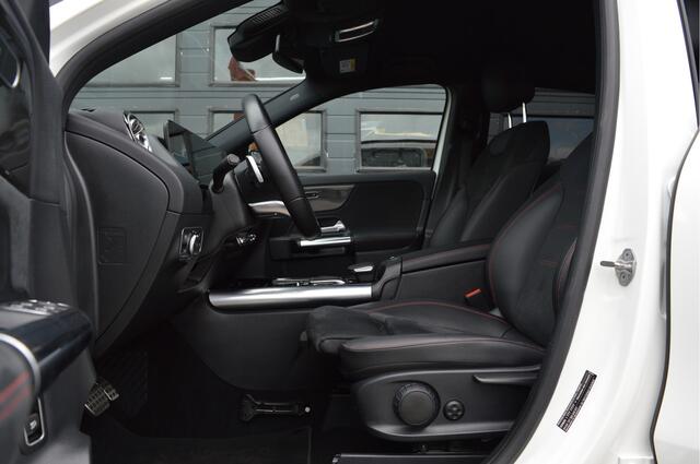 Mercedes-Benz GLA-KLASSE 200 Business Solution AMG | CAMERA | SFEERVERLICHTING | CARPLAY |