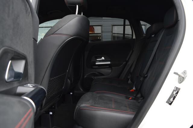 Mercedes-Benz GLA-KLASSE 200 Business Solution AMG | CAMERA | SFEERVERLICHTING | CARPLAY |