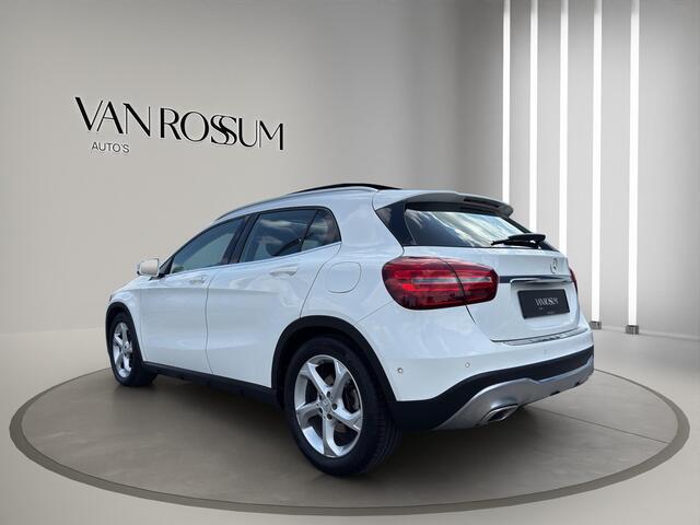 Mercedes-Benz GLA-KLASSE 180 Premium | Pano | Leder sportstoelen | Camera | 18" | Cruise |