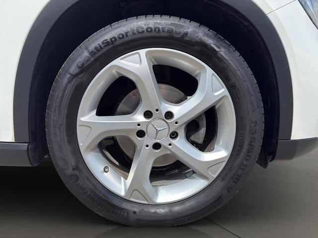 Mercedes-Benz GLA-KLASSE 180 Premium | Pano | Leder sportstoelen | Camera | 18" | Cruise |