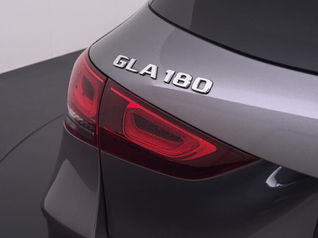 Mercedes-Benz GLA-KLASSE 180 AMG line | Night Sfeer Camera