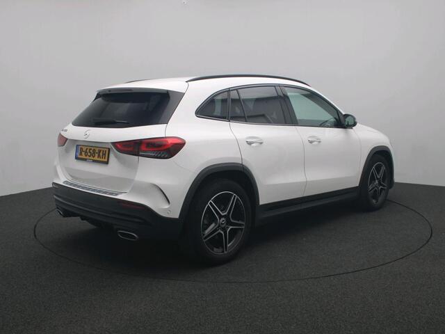 Mercedes-Benz GLA-KLASSE 180 AMG Line Premium | Night Pakket | Ledkoplampen | Parkeerpakket met achteruitrijcamera | Sfeerverlichting. Inclusief 24 maanden Mercedes-Benz Certified garantie voor Europa.