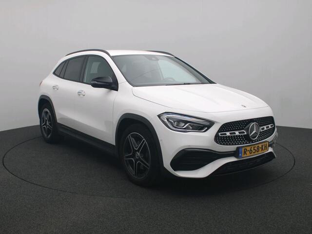 Mercedes-Benz GLA-KLASSE 180 AMG Line Premium | Night Pakket | Ledkoplampen | Parkeerpakket met achteruitrijcamera | Sfeerverlichting. Inclusief 24 maanden Mercedes-Benz Certified garantie voor Europa.