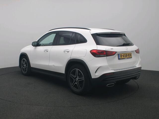 Mercedes-Benz GLA-KLASSE 180 AMG Line Premium | Night Pakket | Ledkoplampen | Parkeerpakket met achteruitrijcamera | Sfeerverlichting. Inclusief 24 maanden Mercedes-Benz Certified garantie voor Europa.