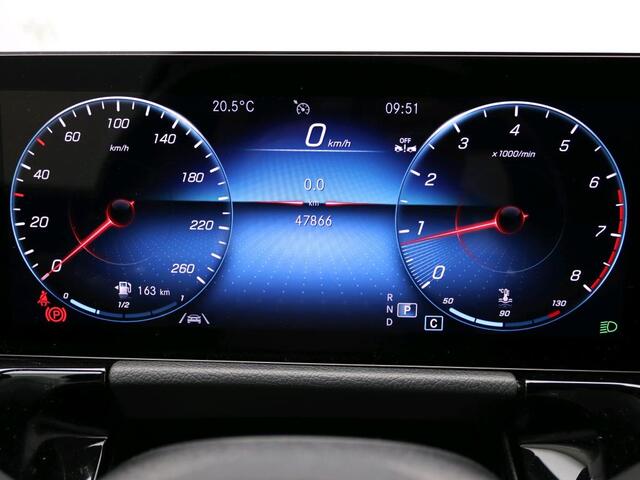 Mercedes-Benz GLA-KLASSE 180 AMG Line Premium | Night Pakket | Ledkoplampen | Parkeerpakket met achteruitrijcamera | Sfeerverlichting. Inclusief 24 maanden Mercedes-Benz Certified garantie voor Europa.