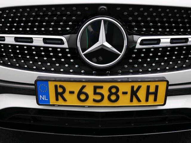 Mercedes-Benz GLA-KLASSE 180 AMG Line Premium | Night Pakket | Ledkoplampen | Parkeerpakket met achteruitrijcamera | Sfeerverlichting. Inclusief 24 maanden Mercedes-Benz Certified garantie voor Europa.