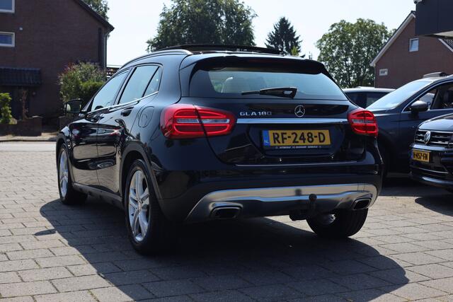 Mercedes-Benz GLA-KLASSE 180 PREMIUM I LEDER I PANO I AUT I TREKHAAK