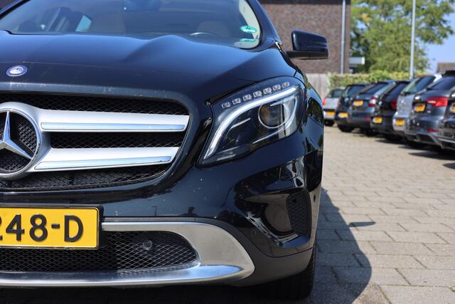 Mercedes-Benz GLA-KLASSE 180 PREMIUM I LEDER I PANO I AUT I TREKHAAK