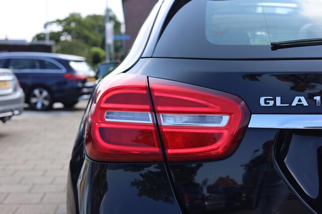 Mercedes-Benz GLA-KLASSE 180 PREMIUM I LEDER I PANO I AUT I TREKHAAK