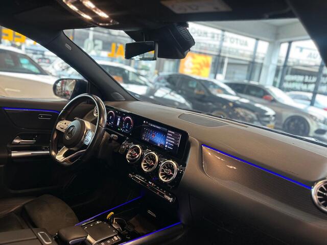 Mercedes-Benz GLA-KLASSE 250 e AMG Line Plug-in Hybride | 20''ICH | Lederen/Alcantara bekleding | Alarm klasse 3 | Achteruitrijcamera | Sfeerverlichting | Apple carplay | Navigatie | Stoelverwarming | Cruise control | Climate control | Adaptief onderstel