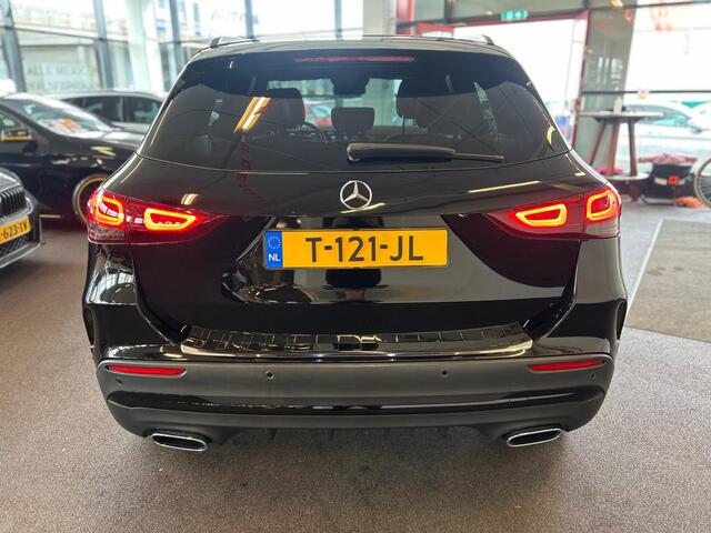 Mercedes-Benz GLA-KLASSE 250 e AMG Line Plug-in Hybride | 20''ICH | Lederen/Alcantara bekleding | Alarm klasse 3 | Achteruitrijcamera | Sfeerverlichting | Apple carplay | Navigatie | Stoelverwarming | Cruise control | Climate control | Adaptief onderstel
