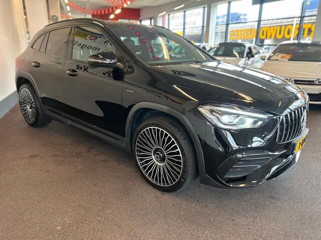 Mercedes-Benz GLA-KLASSE 250 e AMG Line Plug-in Hybride | 20''ICH | Lederen/Alcantara bekleding | Alarm klasse 3 | Achteruitrijcamera | Sfeerverlichting | Apple carplay | Navigatie | Stoelverwarming | Cruise control | Climate control | Adaptief onderstel