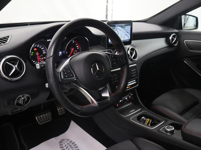 Mercedes-Benz GLA-KLASSE 180 Business Solution AMG Limited | Night | Multibeam | Getint glas | Achteruitrijcamera |