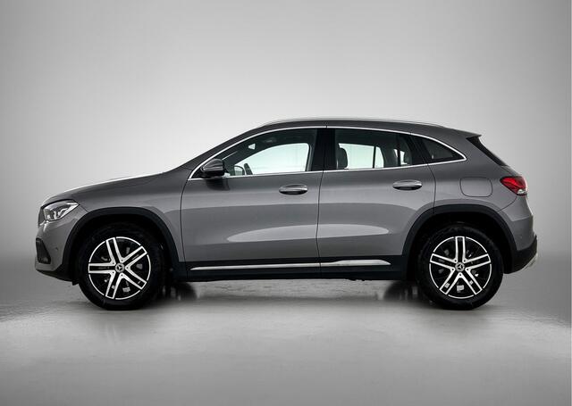 Mercedes-Benz GLA-KLASSE 250 e Progressive Plug-In Hybride | Sfeerverlichting | Keyless Go | Stoelverwarming | Parkeerpakket met Camera | DAB | Inclusief 24 maanden Mercedes-Benz Certified garantie voor Europa.