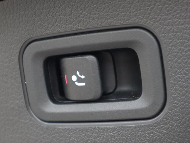 Mercedes-Benz GLA-KLASSE 200 Business Solution AMG l Trekhaak l Keyless l Panoramadak l Ambiente lichtpakket