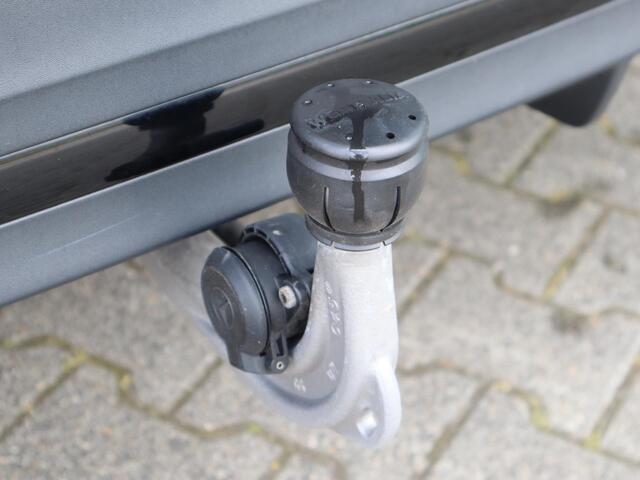 Mercedes-Benz GLA-KLASSE 200 Business Solution AMG l Trekhaak l Keyless l Panoramadak l Ambiente lichtpakket