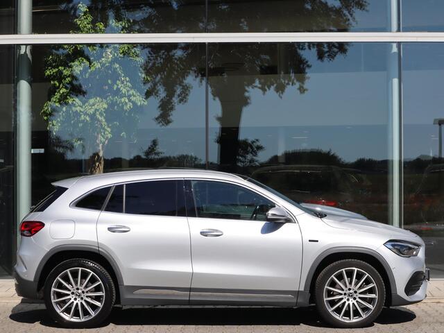 Mercedes-Benz GLA-KLASSE 250 e AMG Line l Keyless l Achteruitrij camera l Stoelverwarming l Memory