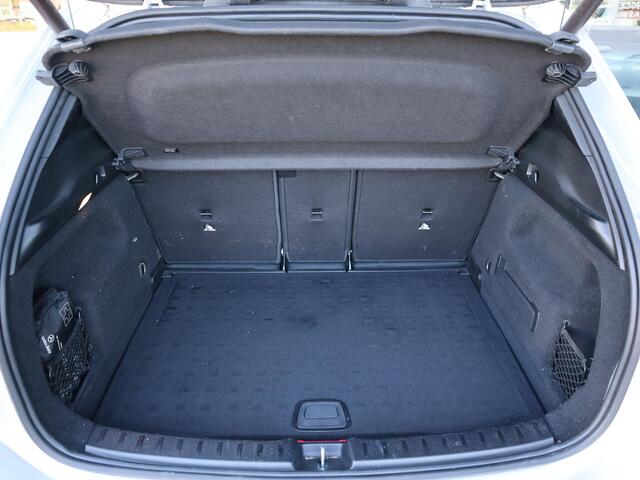 Mercedes-Benz GLA-KLASSE 250 e AMG Line l Keyless l Achteruitrij camera l Stoelverwarming l Memory