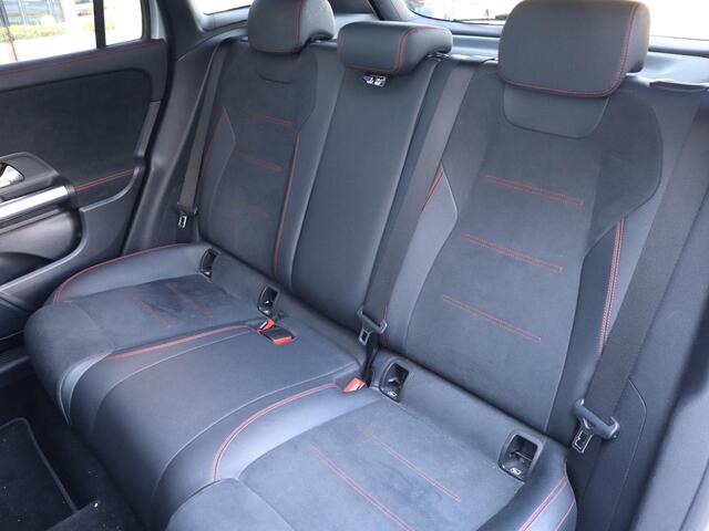 Mercedes-Benz GLA-KLASSE 250 e AMG Line l Keyless l Achteruitrij camera l Stoelverwarming l Memory