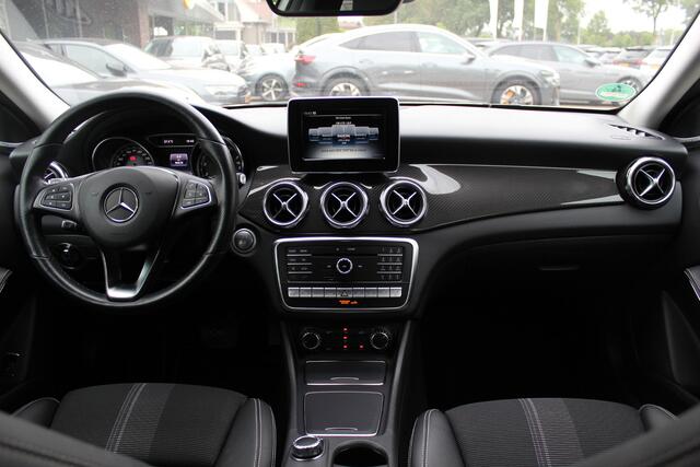Mercedes-Benz GLA-KLASSE 250 4Matic Premium Plus / Trekhaak / 360Camera / Elektr. Stoelen / 19'' / Navigatie / Carbon intr. / Night / Dodehoek / Cruise Control